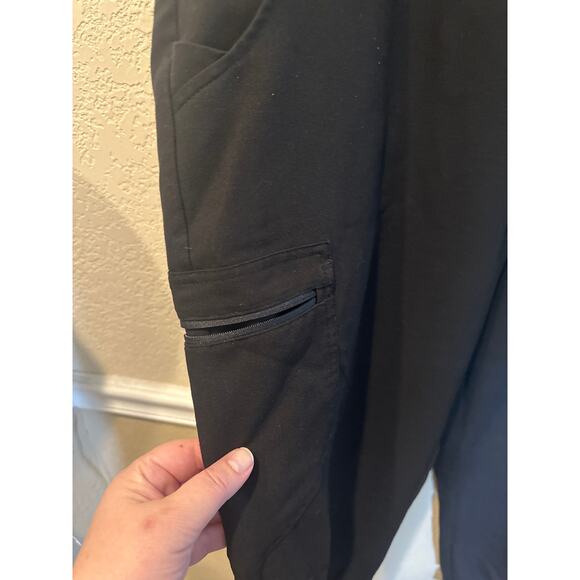 ⭐️ Women’s Figs Maternity Black Jogger Scrub Pants. Size 2X - Picture 3 of 6